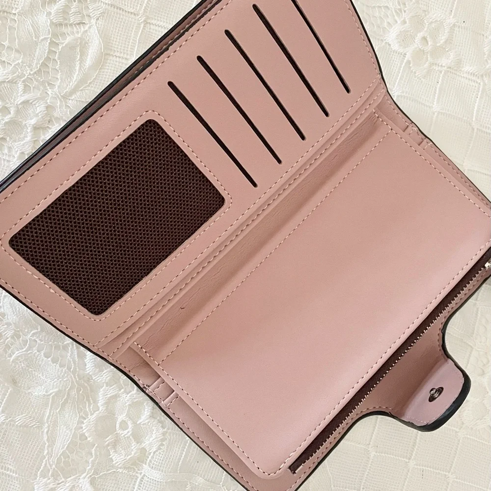 Pink Wallet - Picture 2 of 3
